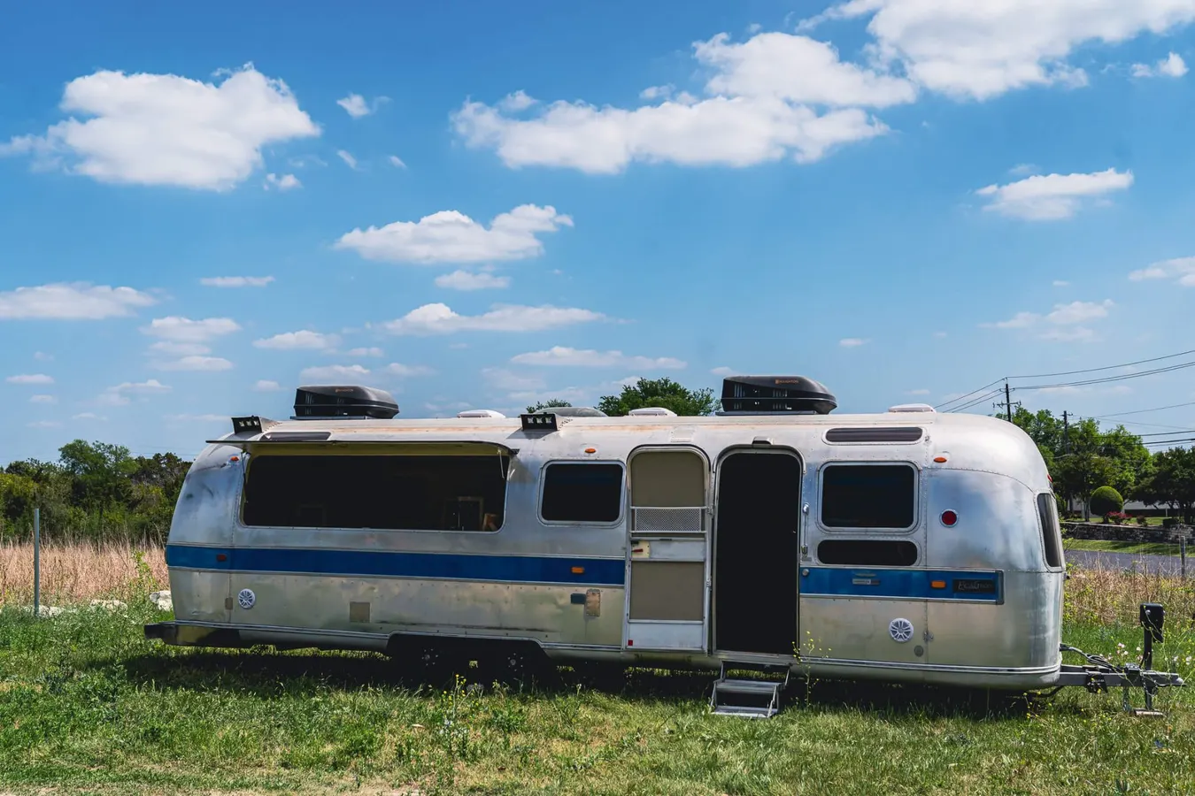 Side profile of the Austin Airstream Events trailer